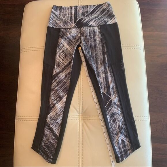 Lululemon Hot To Street Crop Size: 4 - Picture 5 of 12